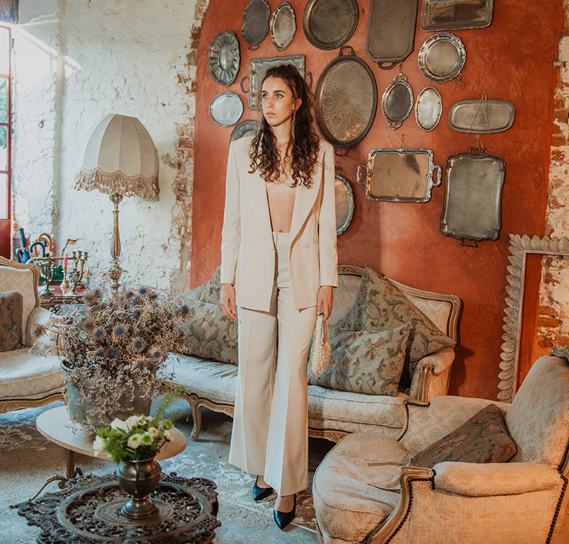 Eleganza Vintage con il Blazer Nude