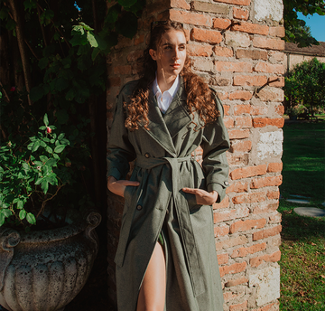 Trench Verde Military – Il Capo Chiave dell’Autunno