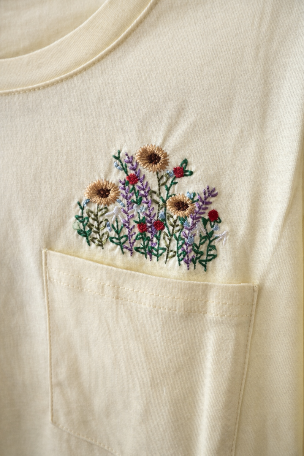 T-shirt “FLOWER POCKET “ - Trendy G68106